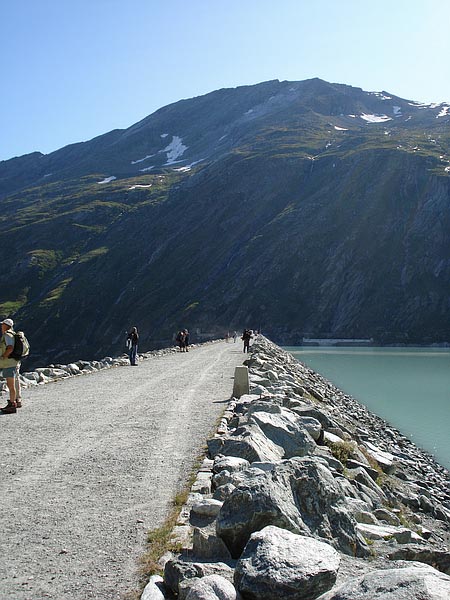 Staudamm des Stausee Mattmark