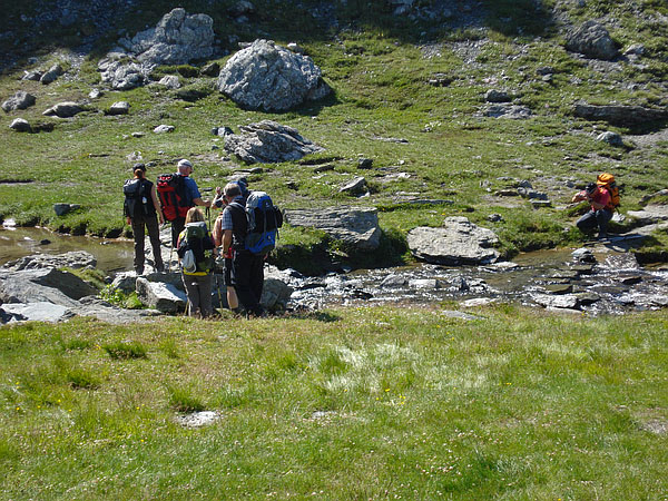 Bachquerung am Stausee Lago Gabiet