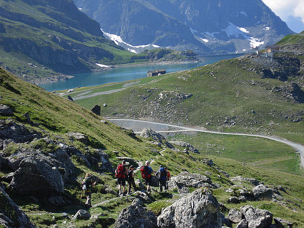 Abstieg zum Stausee Lago Gabiet