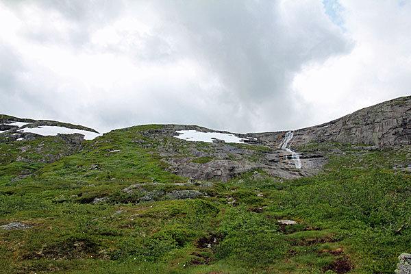 Kleiner Wasserfall des Helvtaråna