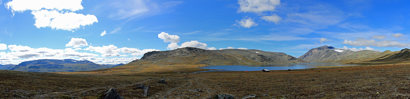 Bessvatnet mit Veslfjellet und Besshøe