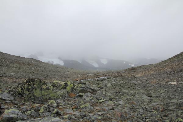 Abstieg von der Veslglupen-Schlucht zur Skautflye-Ebene