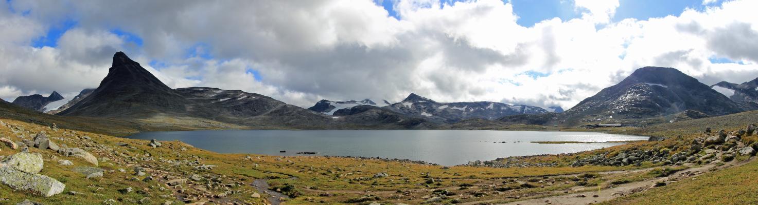 Leirvatnet mit Kyrkja und Leirvassbu