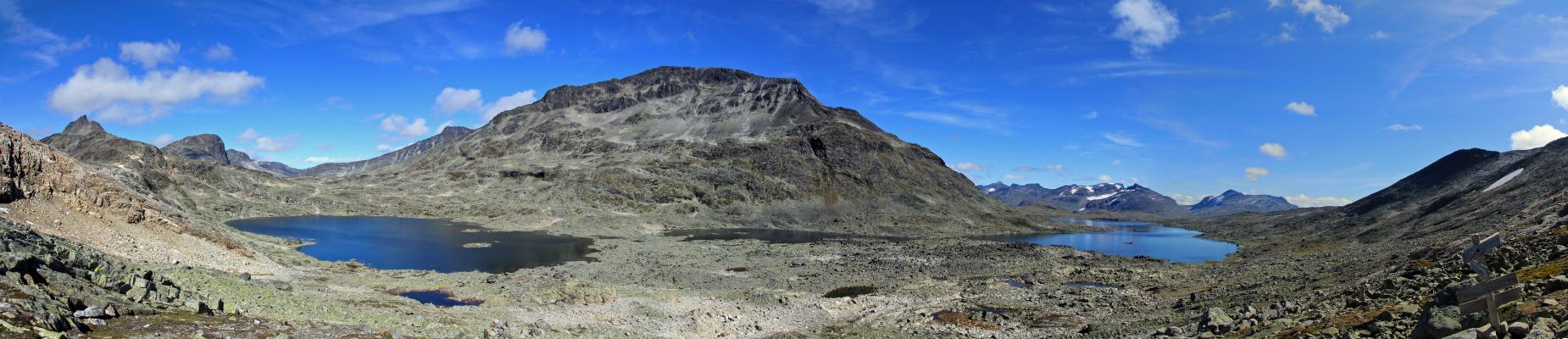 Snøholstinden mit See 1488 und Snøholsvatnet