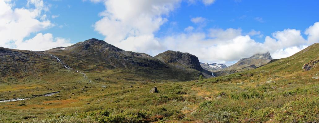 Storådalen mit Hellerkampen und Hellerfossen