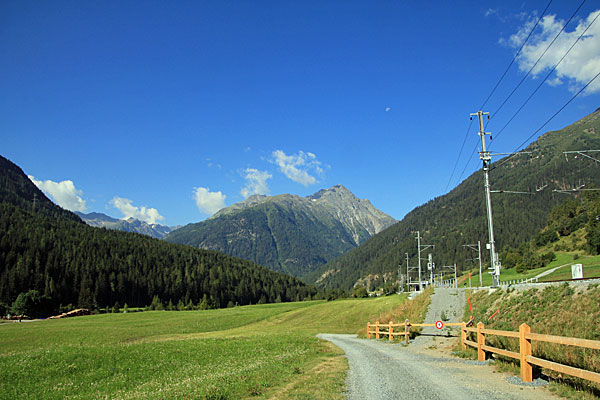 Am Umsteigebahnhof Sagliains