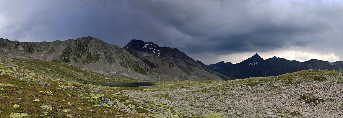 Dunkle Wolken über den Flüela Wisshorn
