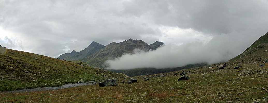 Schwarzhorn und Wolkenschwaden