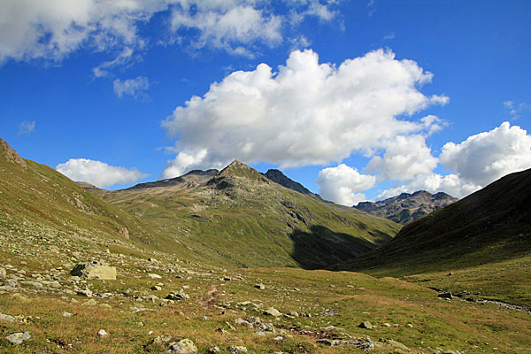 Einmündung des Val Sartiv