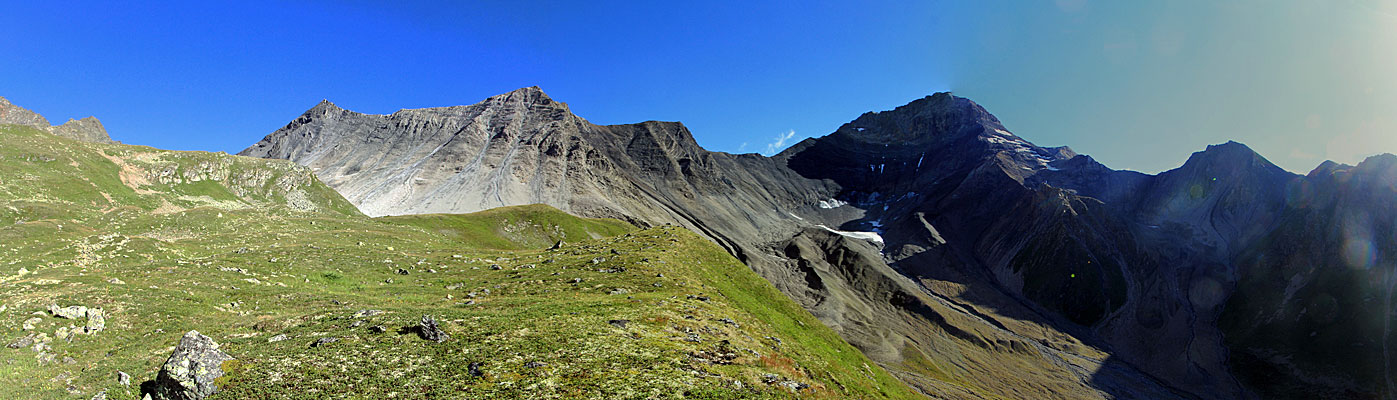 Panorama von As-cha aus auf Piz Blaisun und Piz Üertsch