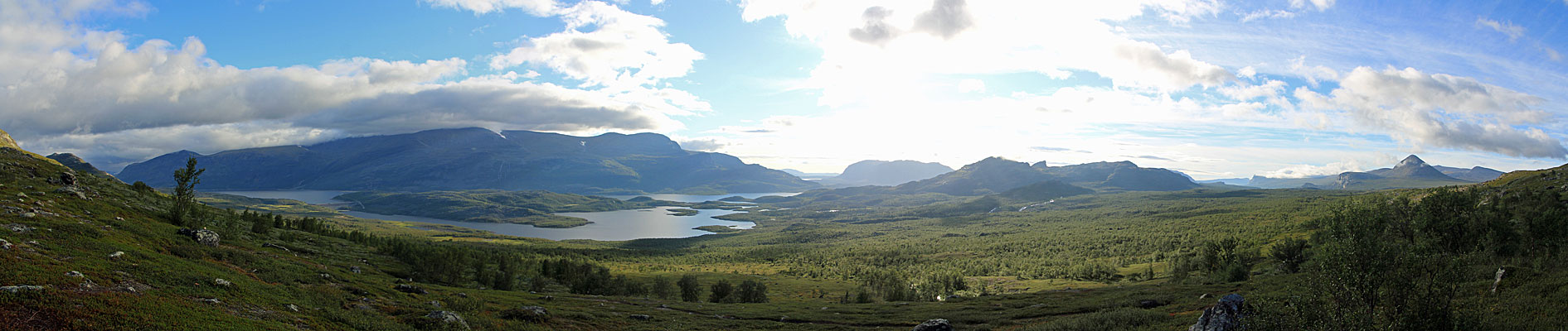 Panormablick vom Zeltplatz am Bach vom See P945
