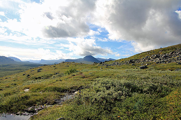 Aufstieg zur Furt des Njavvejågåsj