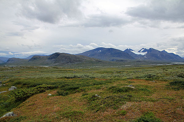 Ähpár-Massiv mit seinem Gletscher Ähpárjiegŋa