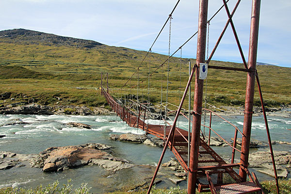 Hängebrücke Miellädno am Álggajávrre