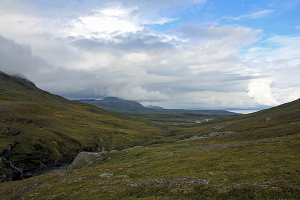 Blick zum Lágotjåhkkå und Virihaure