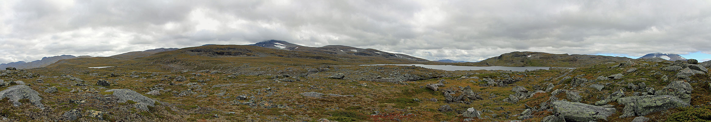 Gállojávrre mit Tsäkkok und Jiegŋáffo