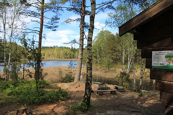 Feuerstelle am Vindskydd Stora Tjärnet