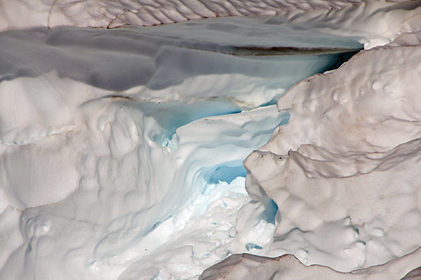 Schnee am Ballinjohka