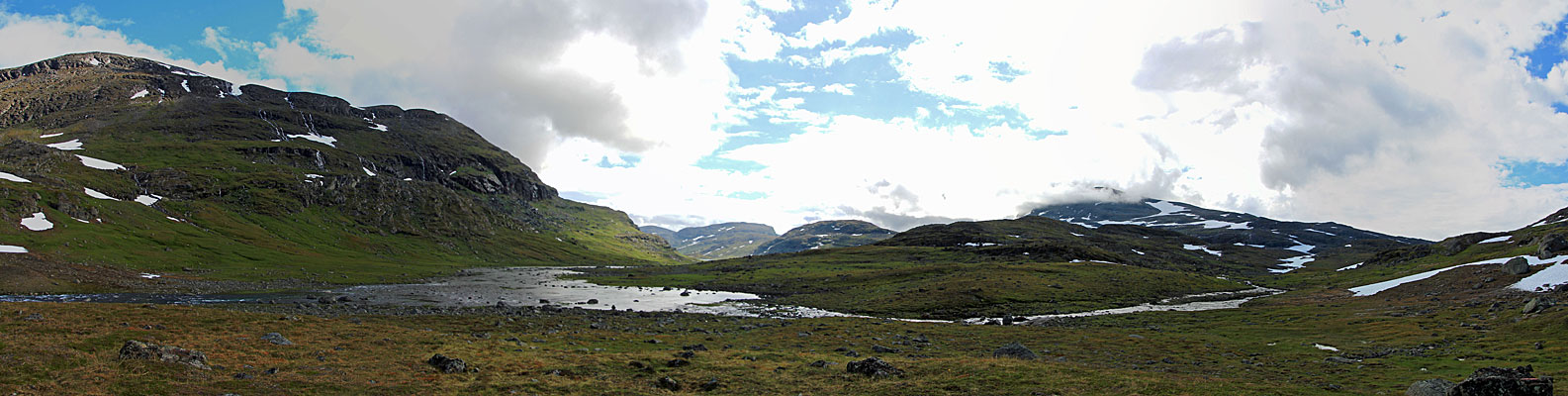 Mündung des Seeabfluss in den Čuhčajohka