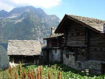 Walserhäuser in Alpenzu Grande