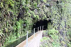 Der Tunnelausgang sieht niedriger aus als er ist