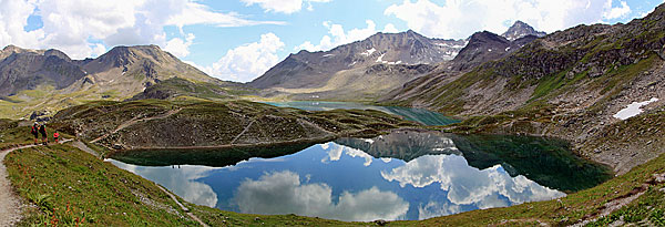 Wolken spiegeln sich in den Jöriseen