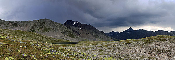 Dunkle Wolken über den Flüela Wisshorn