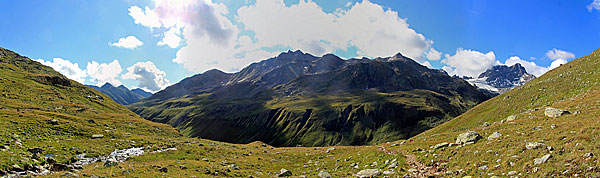 Panorma aus dem Val Sartiv