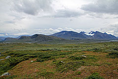 Ähpár-Massiv mit seinem Gletscher Ähpárjiegŋa