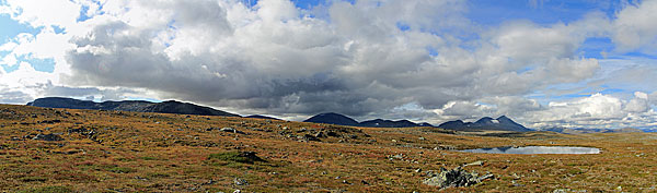 Ridovárre und Stájggá-Bergkette