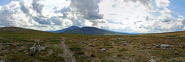Auf der Hochebene zwischen Jalggohas und Bumannsberget (Dáččabákti)