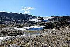 Schneefelder am Latnjačorru