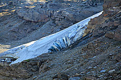 Gletscherreste am  Bergausläufers des Latnjačorru