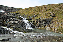 Fluss vom Tjäktjatjåkkaglaciären